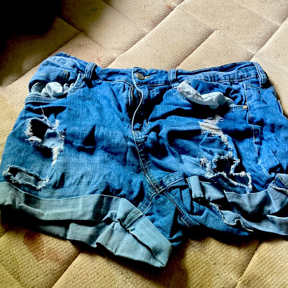 Dollhouse size 15 ripped denim jean shorts